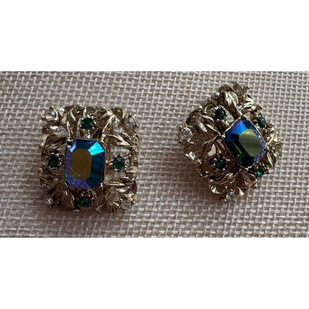 Stunning Coro gold tone filagree with Ab center stone clip on earrings